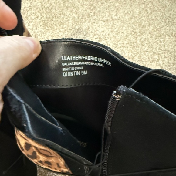 Elegant Black Leather and Leopard Heeled Ankle Boots - Picture 4 of 4